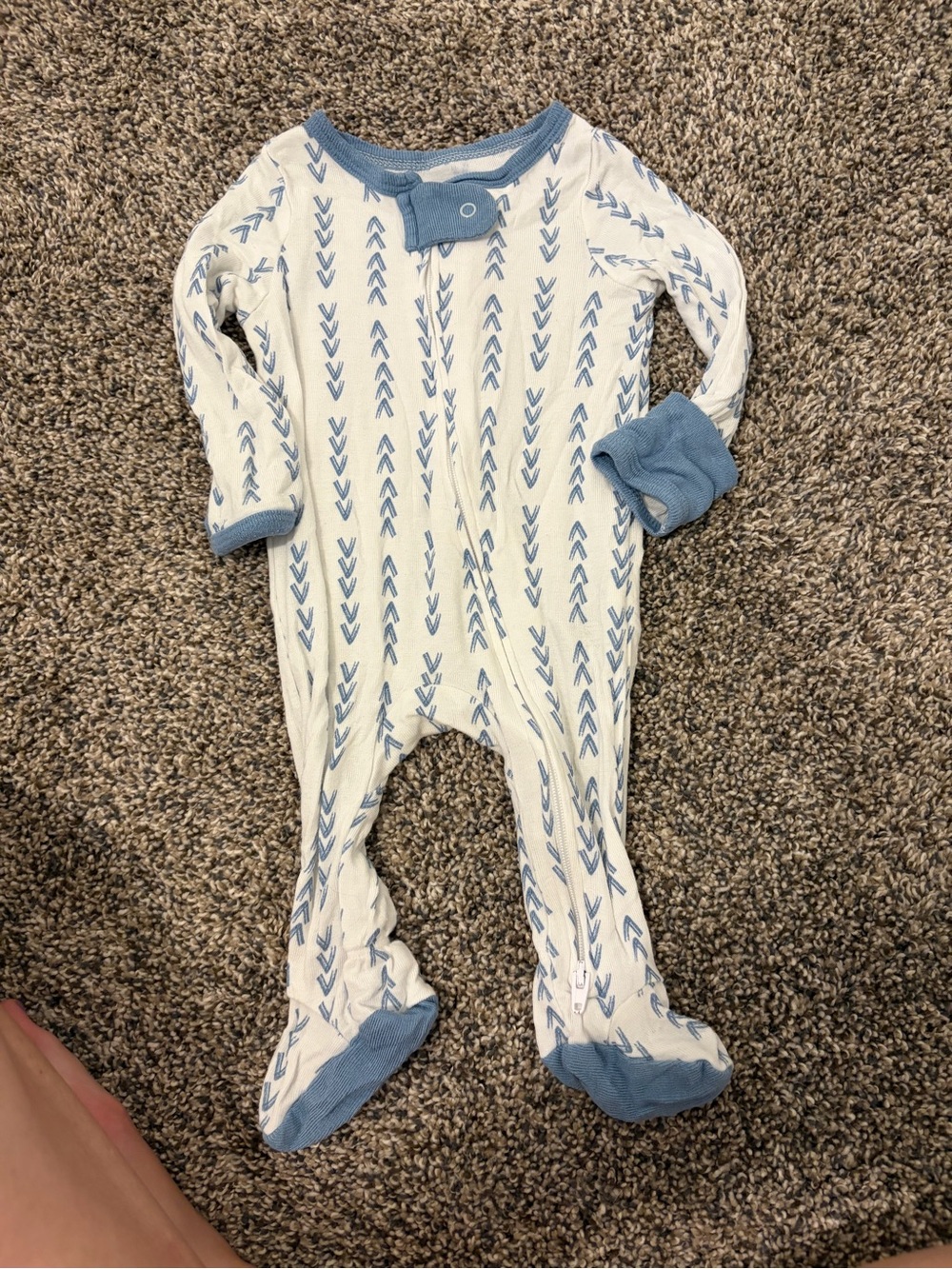 cloud island White and Blue Arrow-Print bamboo Pajamas